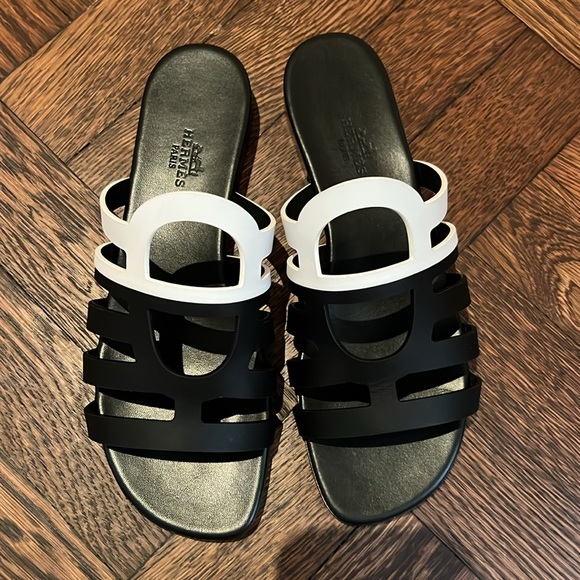 Hermes Sandals Size 37 - Picture 2 of 7